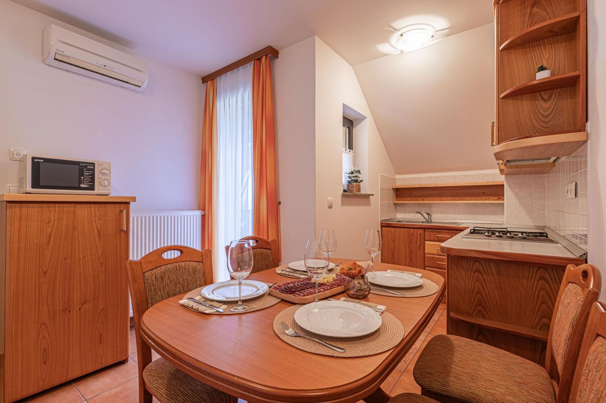 Tourist Farm Skrbina Apartments - Happy Rentals Шмарьешке-Топлице Экстерьер фото